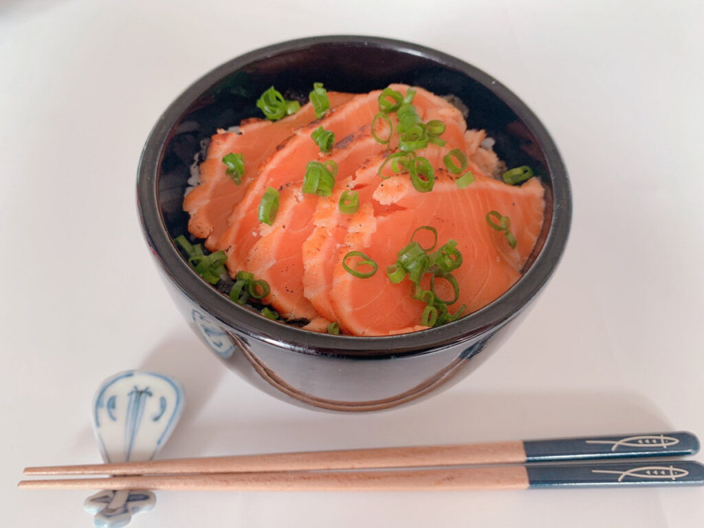 調理例:サーモン丼